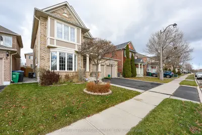 6 Mendoza Drive, Brampton, On L7a 3m3