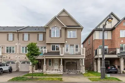 Att/Row/Townhouse in Oakville