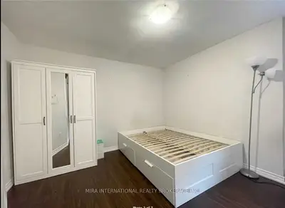 70 Melbourne Avenue 204, Toronto, On M6k 1k7