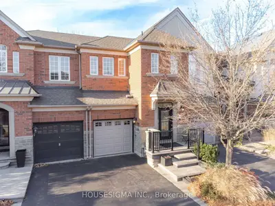 Att/Row/Townhouse in Oakville