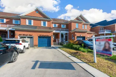 Att/Row/Townhouse in Brampton
