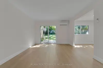 Att/Row/Townhouse in Burlington