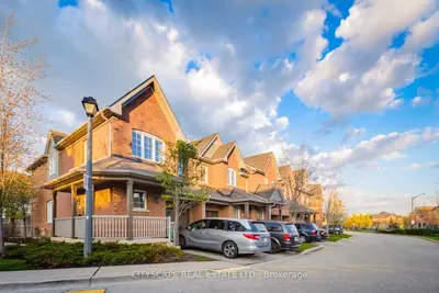 Condo Townhouse in Mississauga