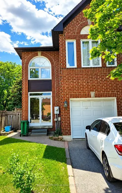 Condo Townhouse in Brampton