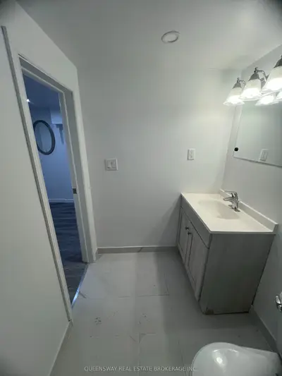 1389 Lansdowne Avenue, Toronto, On M6h 3z9