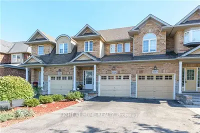 Att/Row/Townhouse in Oakville