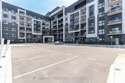Condo Apartment in Oakville