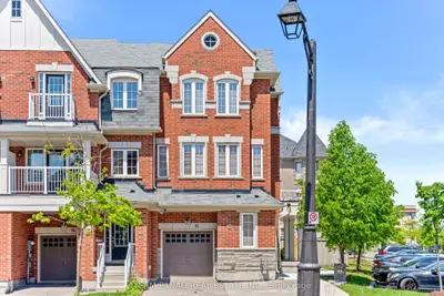 Att/Row/Townhouse in Brampton