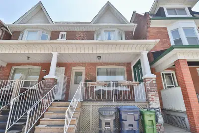 Triplex in Toronto