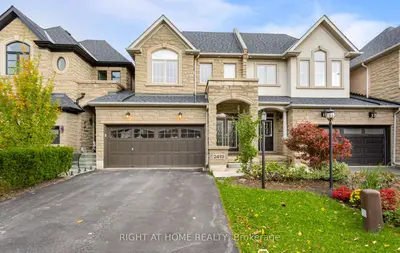 Att/Row/Townhouse in Oakville