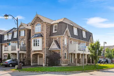 Att/Row/Townhouse in Milton