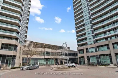 Condo Apartment in Mississauga