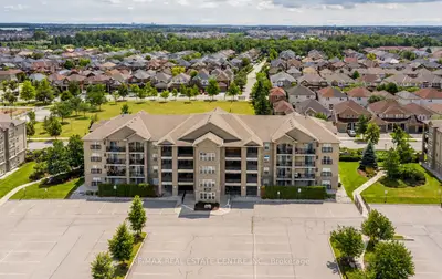 Condo Apartment in Milton