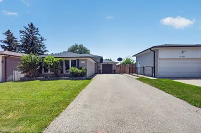 1172 Chada Avenue, Mississauga, On L5c 1p9