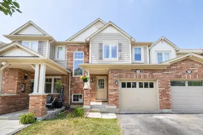 Att/Row/Townhouse in Milton