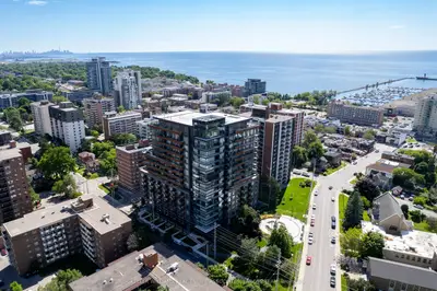 Condo Apartment in Mississauga