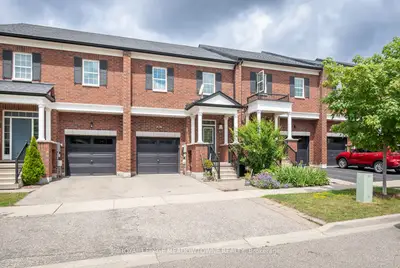 Att/Row/Townhouse in Milton