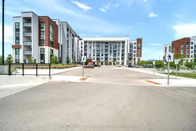 Condo Apartment in Milton