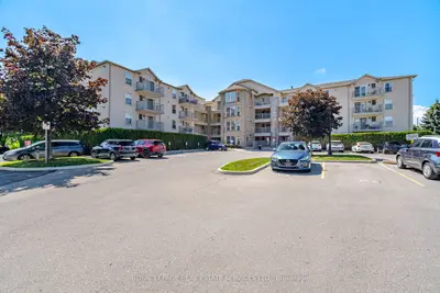 Condo Apartment in Oakville