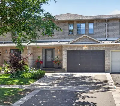 Att/Row/Townhouse in Burlington