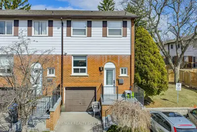 2445 Homelands Drive 25, Mississauga, On L5k 2c6