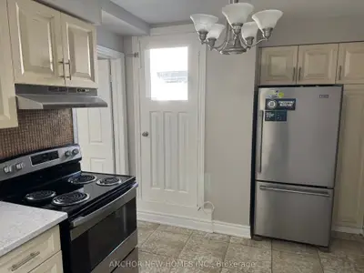 1598 Eglinton Avenue W 2, Toronto, On M6e 2g8