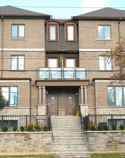 Condo Townhouse in Milton