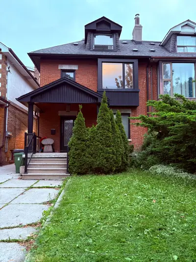 Triplex in Toronto