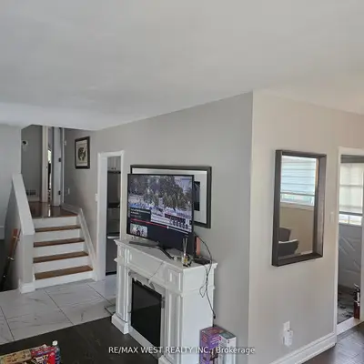 51 Monterrey Drive Upper, Toronto, On M9v 1s9