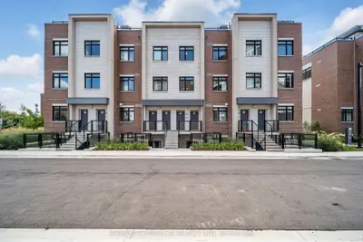 1062 Douglas Mccurdy N 230, Mississauga, On L5g 4b1
