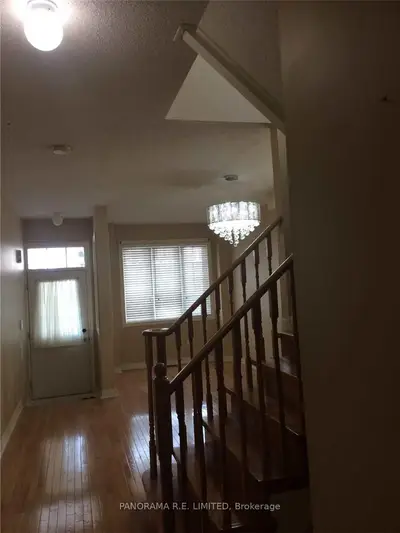 4820 Yorkshire Avenue Main, Mississauga, On L4z 4h3