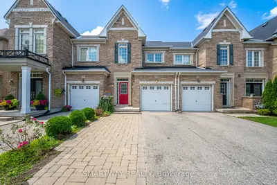 Att/Row/Townhouse in Oakville