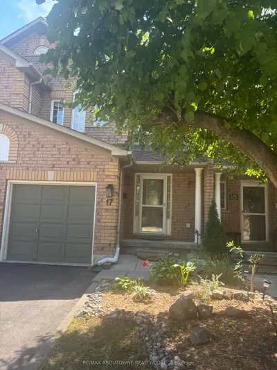 Condo Townhouse in Burlington
