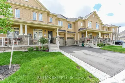 Att/Row/Townhouse in Brampton