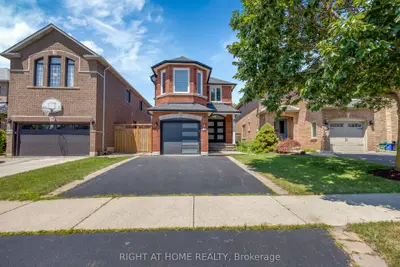 Detached in Oakville