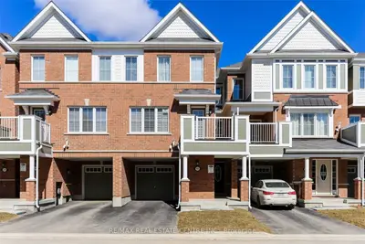Att/Row/Townhouse in Milton