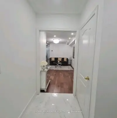 7153 Village Walk, Mississauga, On L5w 1x2