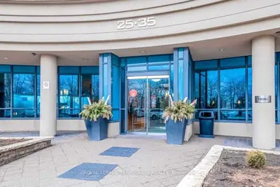 25 Viking Lane 657, Toronto, On M9b 0a1
