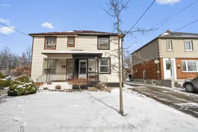 14 Manitoba Street, Toronto, On M8y 1c7
