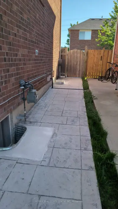 866 Mcnair Circle Basement, Milton, On L9t 6y6