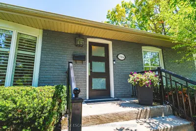 Detached in Burlington