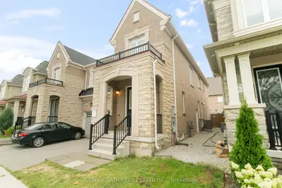 Semi-Detached in Oakville
