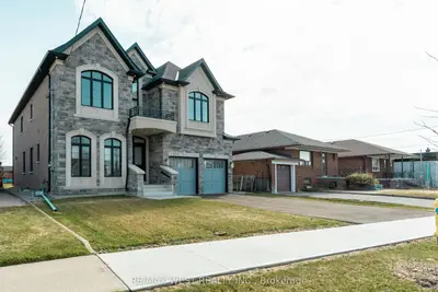 119 Jay Street, Toronto, On M6l 2m3