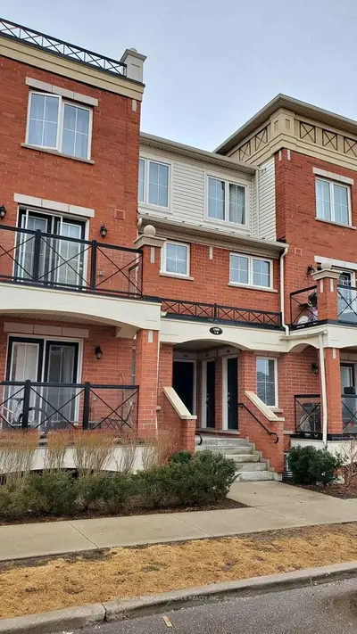 Condo Townhouse in Oakville