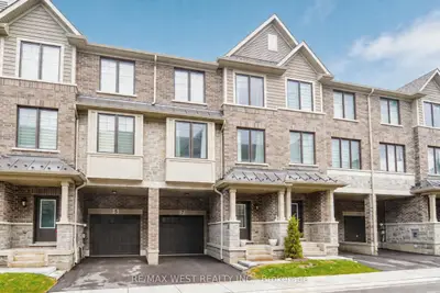 Att/Row/Townhouse in Brampton