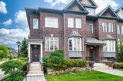Att/Row/Townhouse in Toronto