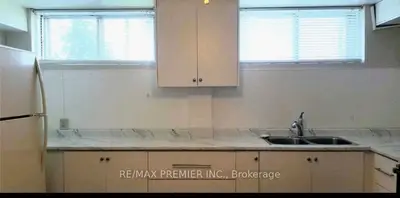 71 Sorlyn Avenue Lower, Toronto, On M6l 1h7
