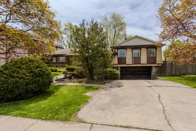 Detached in Oakville
