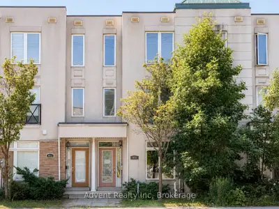 Att/Row/Townhouse in Toronto