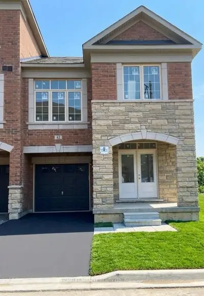 Att/Row/Townhouse in Brampton